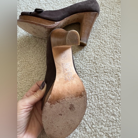 Beautiful Michael Kors Heels - Picture 4 of 6